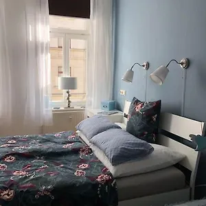 Gruenderzeitwohnung In Beliebter Suedvorstadt Apartment