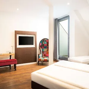 Elaya Center Hotel