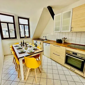 Massive Karli Loft - Over 130 Meters Floor Space - Theater - 4 Private Sleeping Areas - Location In Apartment