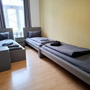 Altbauwohnung Direkt An Der Karli Mit Balkon - Netflix Inklusive Apartment