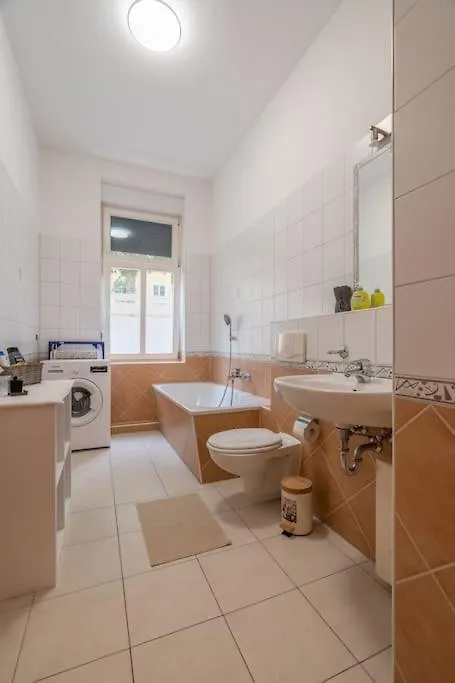 Zentrales Gemuetliches Apartment Mit Sky Bundesliga Leipzig Germany